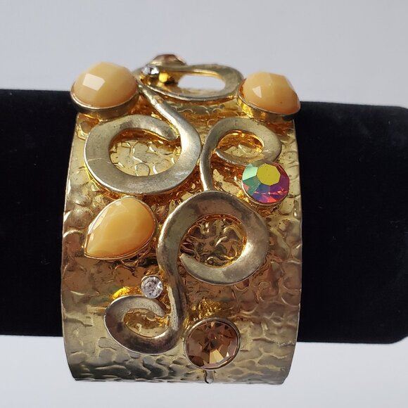 PRETTY Rustic Gold Hammered Cuff Bracelet Coloured Stones & Metal Applique 7" - Picture 2 of 8